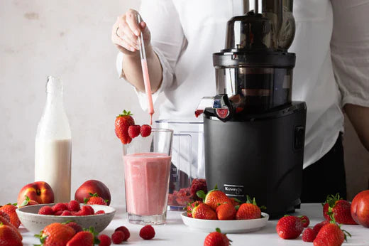 How to Properly Use the Smoothie Strainer